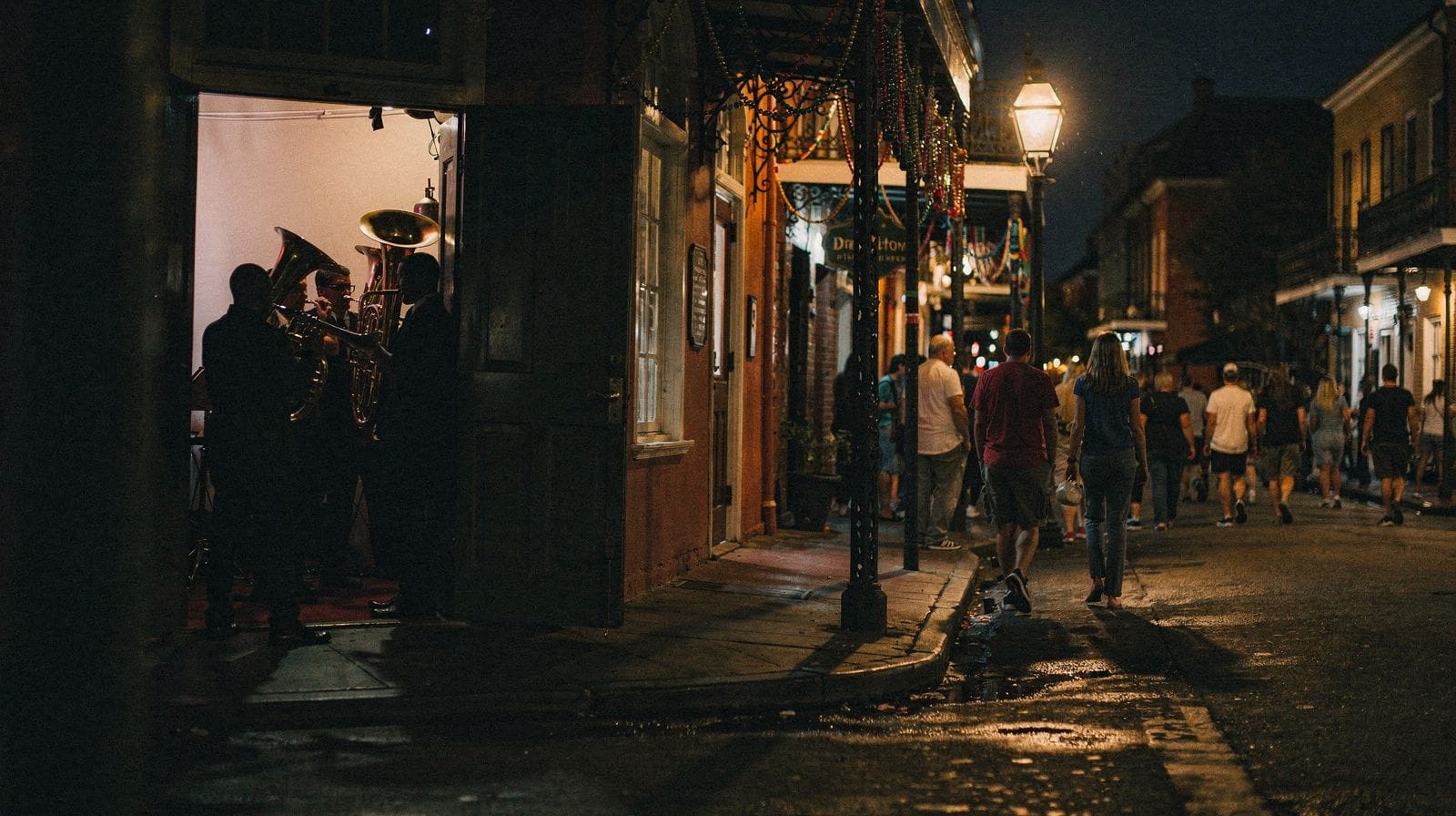 Frenchmen Street vs Bourbon Street: Which One Is Right for You