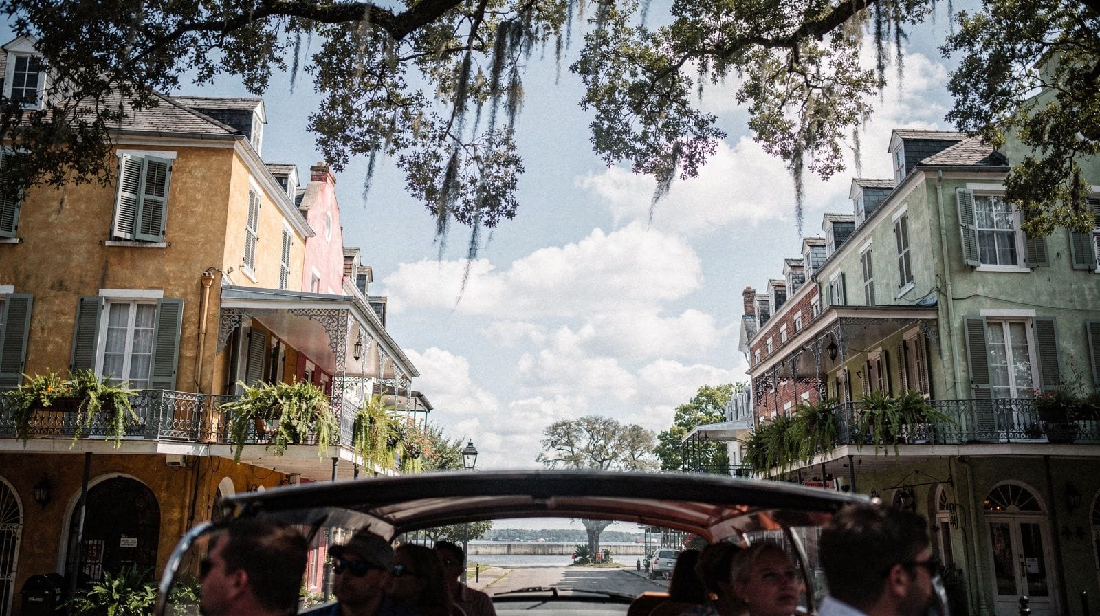 Circuits en bus et en véhicule à New Orleans